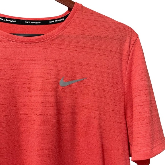 NIKE DRI FIT Short Sleeve Mens Nike running shirt coral size Medium - Picture 4 of 6